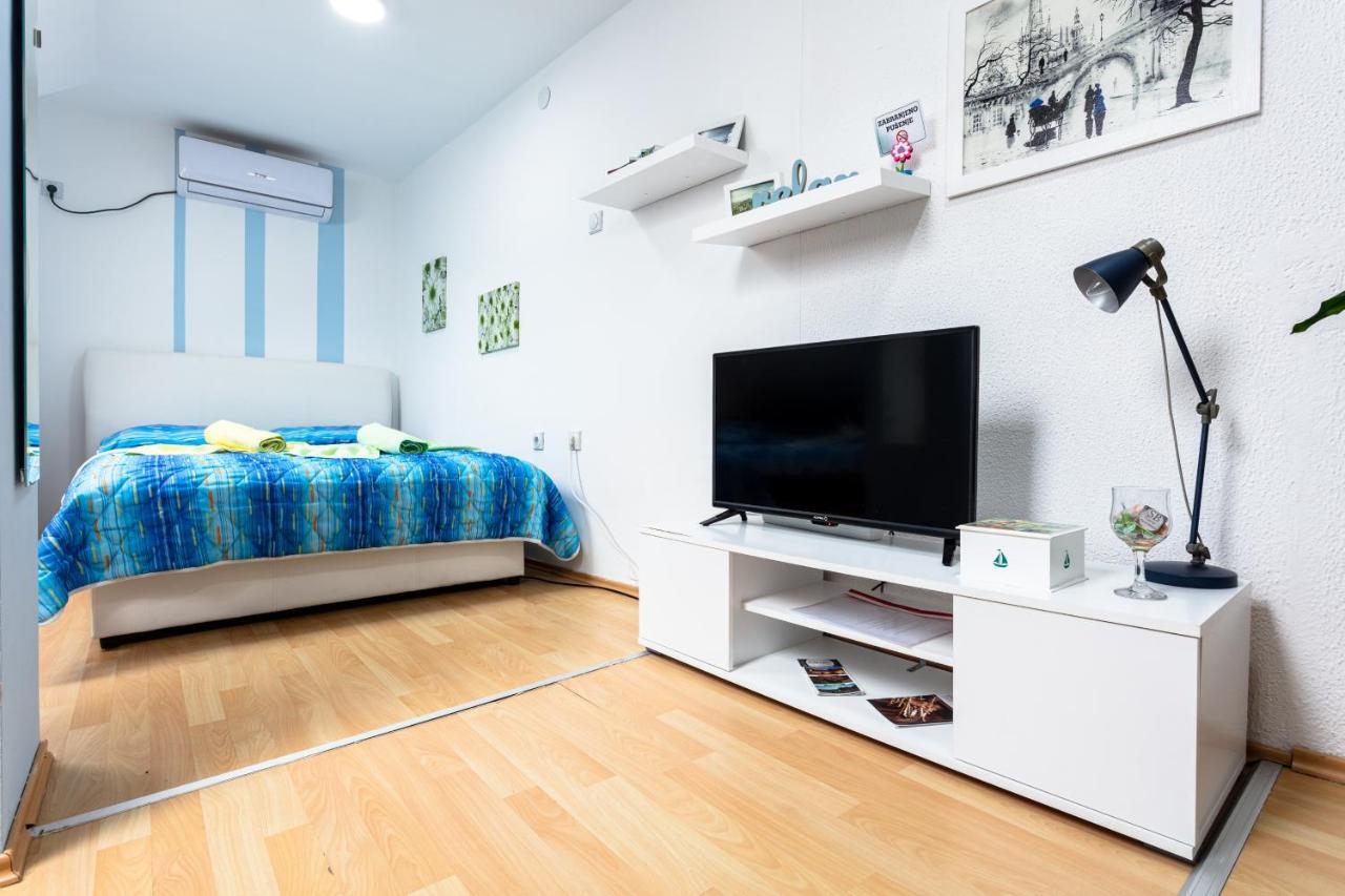 Sb Centar Apartmani Ni Buitenkant foto